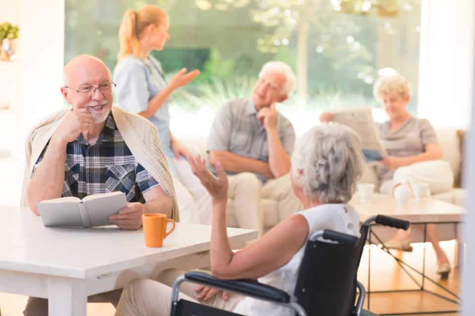 Encouraging Your Relative to Move to a Retirement Community: The Benefits