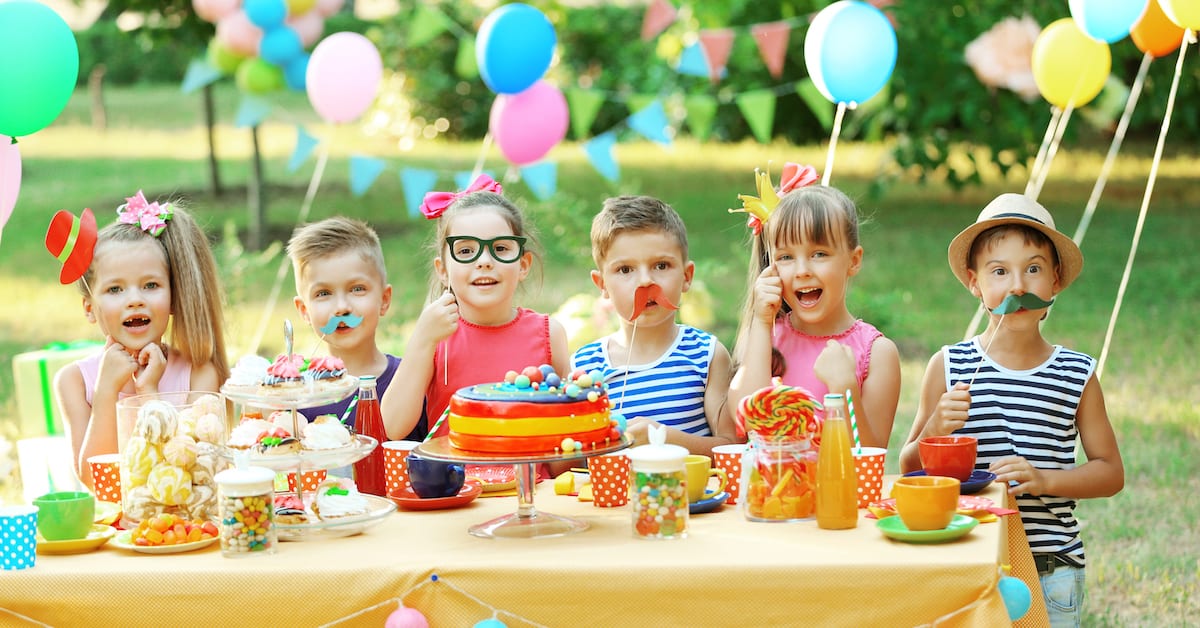 Self-Organization of a Children's Party